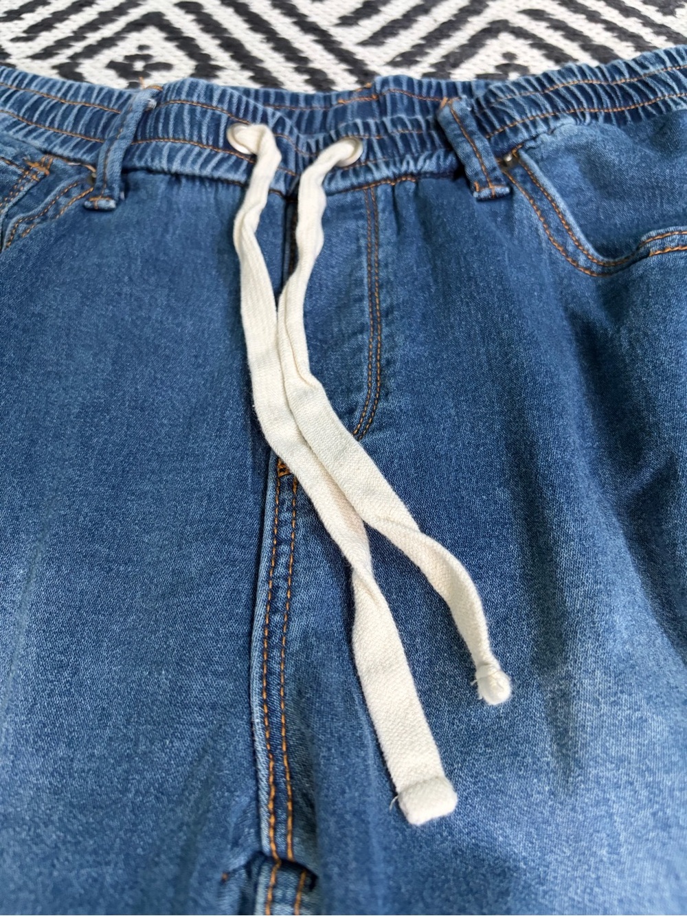 Driftwood Floral Embroidered Denim Joggers Jeans Women Sz S Free People EUC - Picture 8 of 13